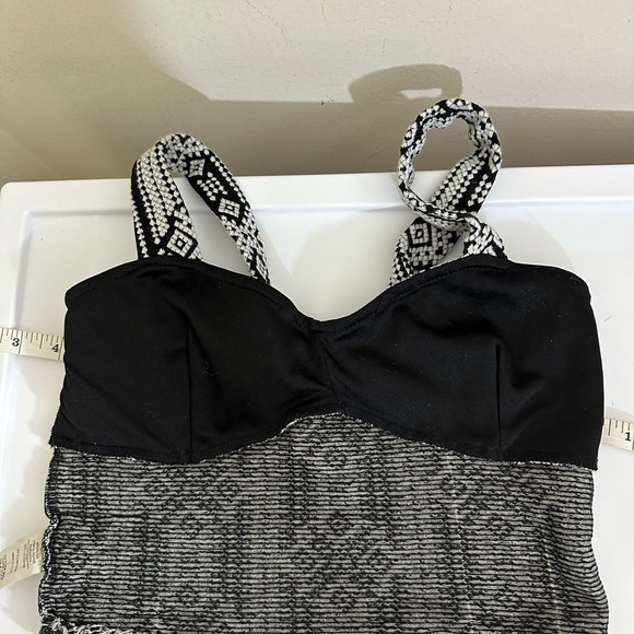 GingerG sz XS tank top in black and white with a light bra fabric. - Picture 5 of 9